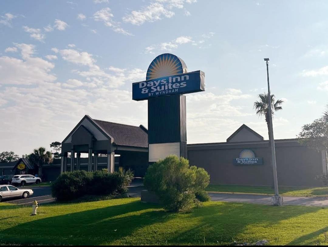 Days Inn & Suites By Wyndham Jennings Extérieur photo