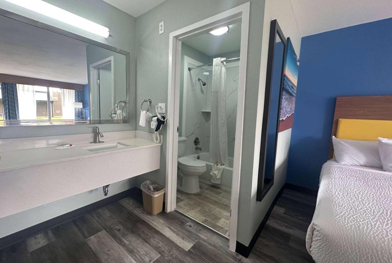 Days Inn & Suites By Wyndham Jennings Extérieur photo