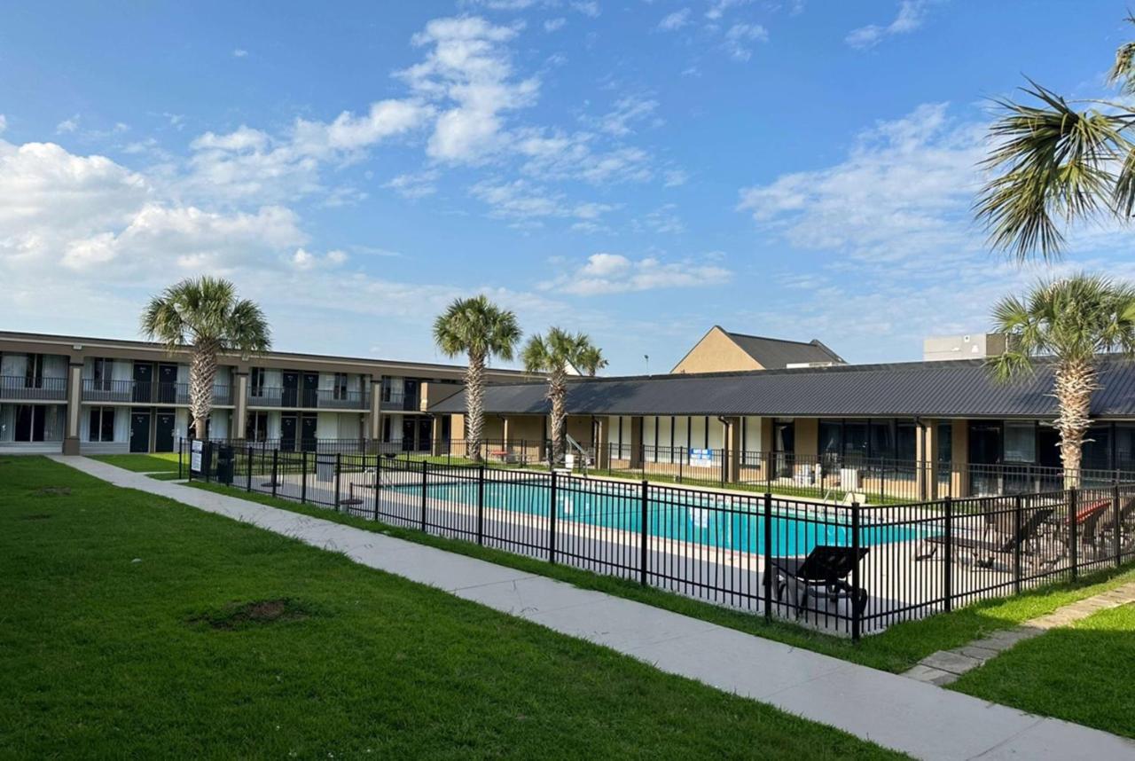 Days Inn & Suites By Wyndham Jennings Extérieur photo