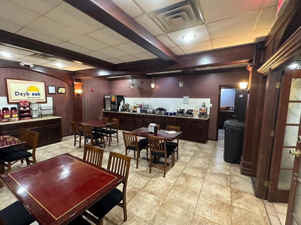Days Inn & Suites By Wyndham Jennings Extérieur photo