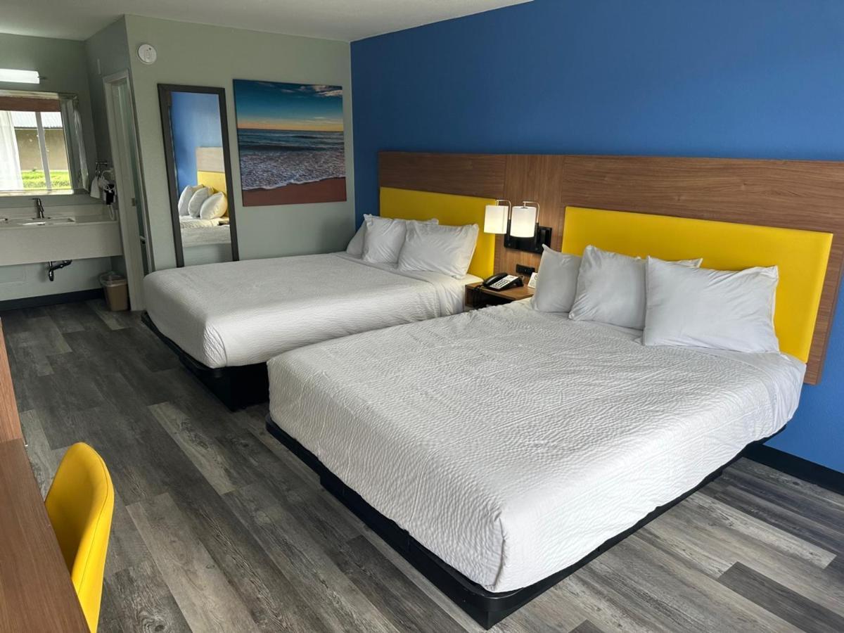 Days Inn & Suites By Wyndham Jennings Extérieur photo