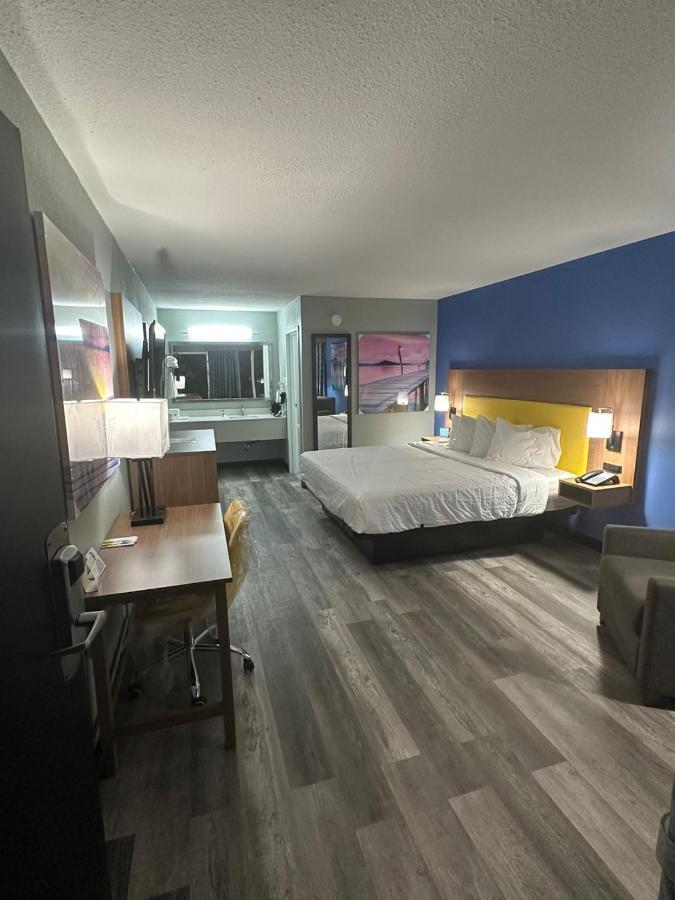 Days Inn & Suites By Wyndham Jennings Extérieur photo