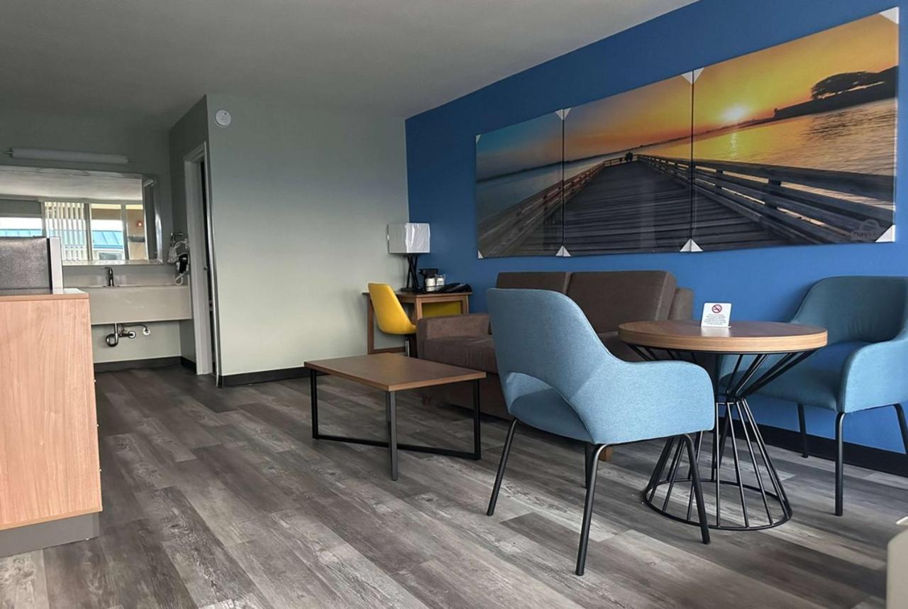 Days Inn & Suites By Wyndham Jennings Extérieur photo