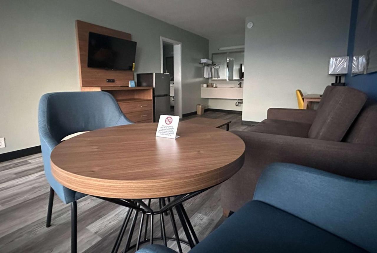 Days Inn & Suites By Wyndham Jennings Extérieur photo