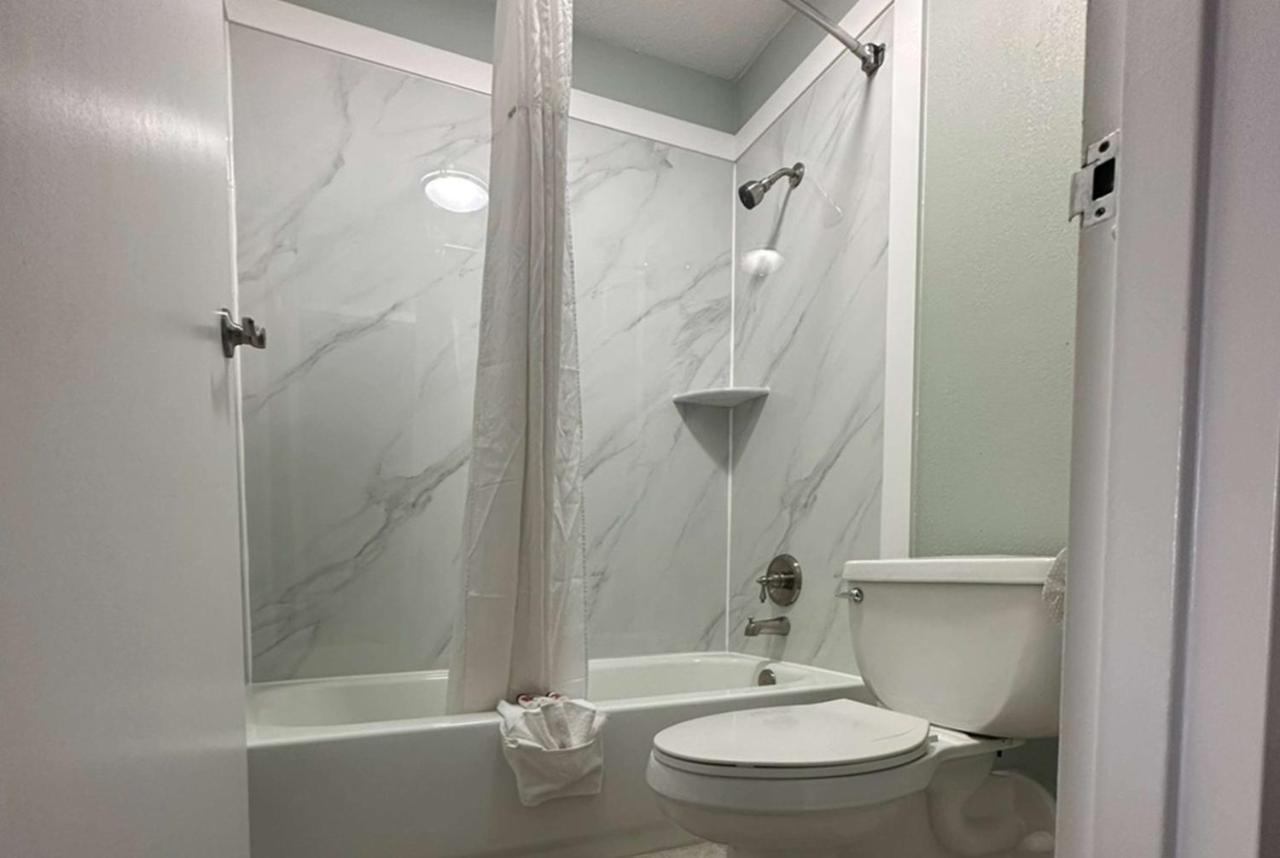 Days Inn & Suites By Wyndham Jennings Extérieur photo