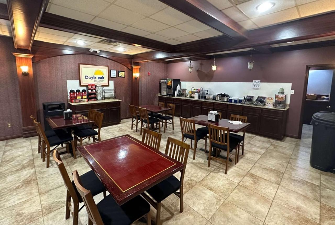Days Inn & Suites By Wyndham Jennings Extérieur photo