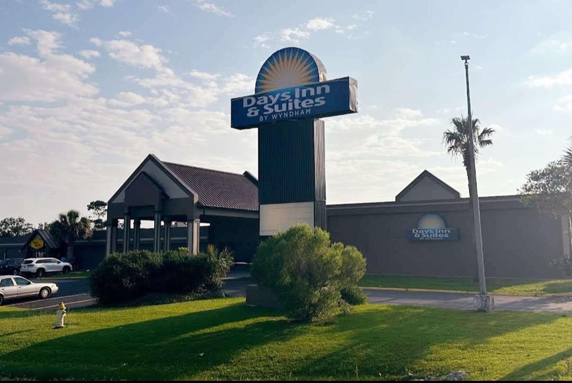 Days Inn & Suites By Wyndham Jennings Extérieur photo